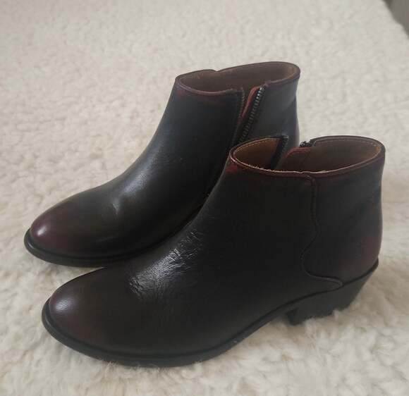 Frye Women's Carson Piping Bootie Black/ Scarlet/ SIZE: 6.5 - Picture 6 of 11